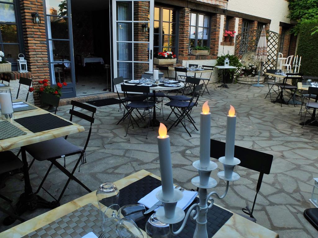 Auberge Du Grand Dauphin Dhuizon Exteriér fotografie