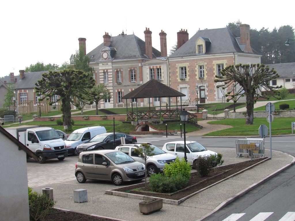 Auberge Du Grand Dauphin Dhuizon Exteriér fotografie