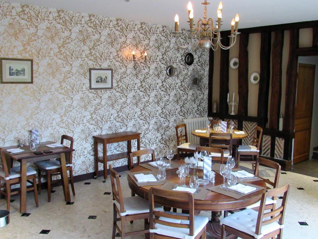 Auberge Du Grand Dauphin Dhuizon Exteriér fotografie